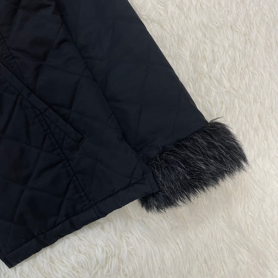 아디다스 스포티 퍼 트리밍 경량 다운 자켓 블랙 상품이미지4