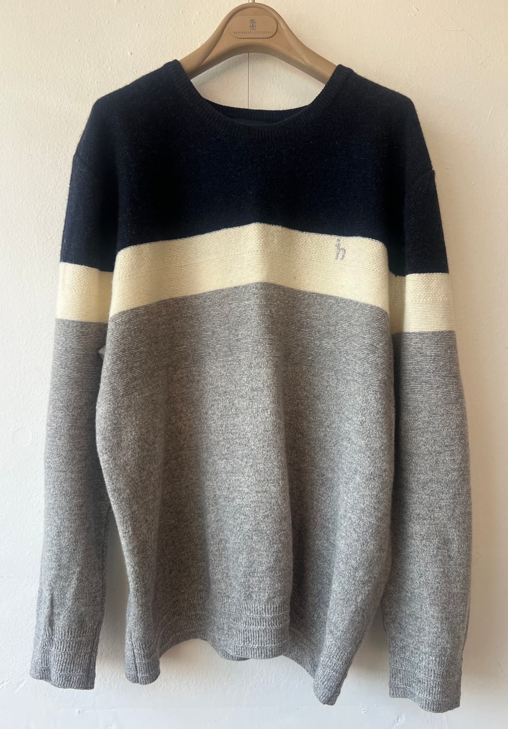 헤지스 남성 그레이 라운드울니트

 상품이미지1