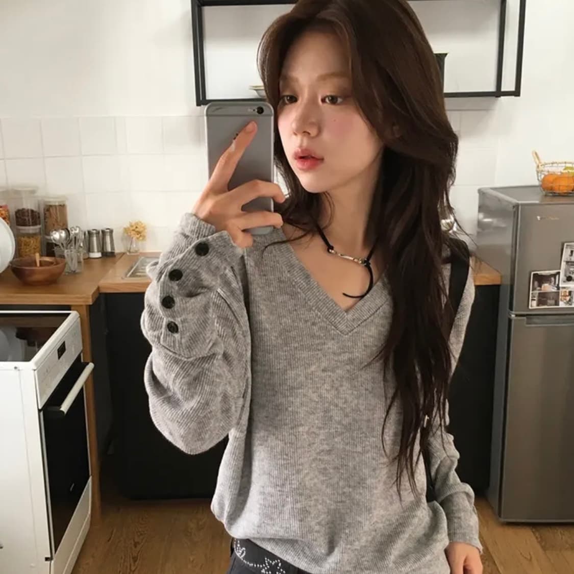 서울베이스드 브이넥 니트 소매 버튼 포인트 상품이미지1