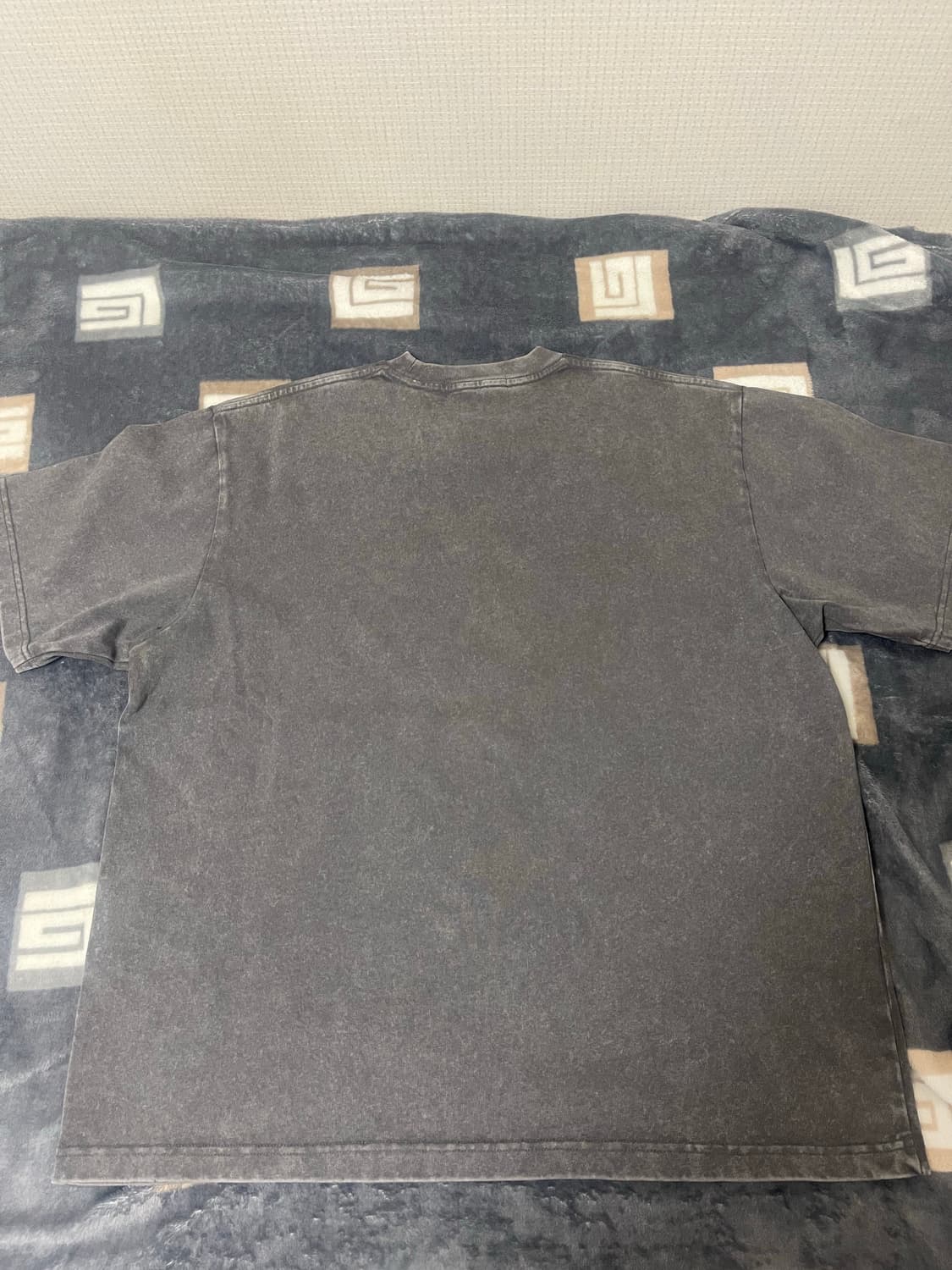 베이프 릴렉스핏 반팔 M 사이즈 그레이 판매합니다 상품이미지2