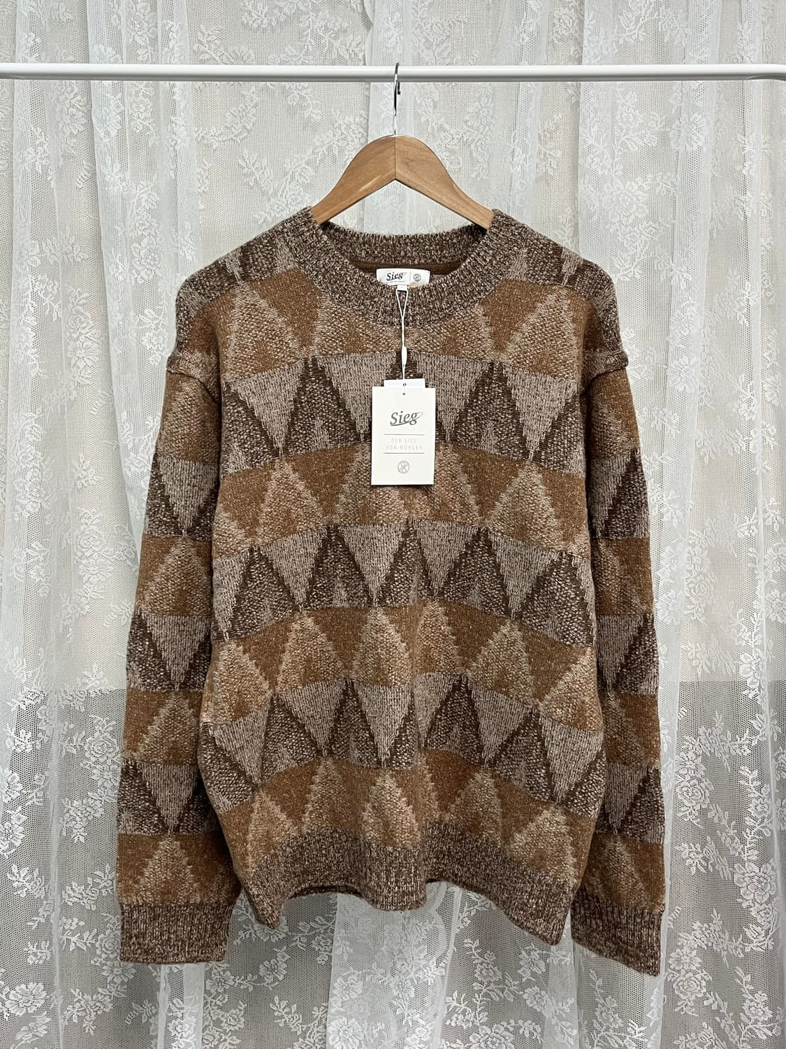 L) 새상품 24FW 지이크 SIEG 브라운 프린트 니트 상품이미지1