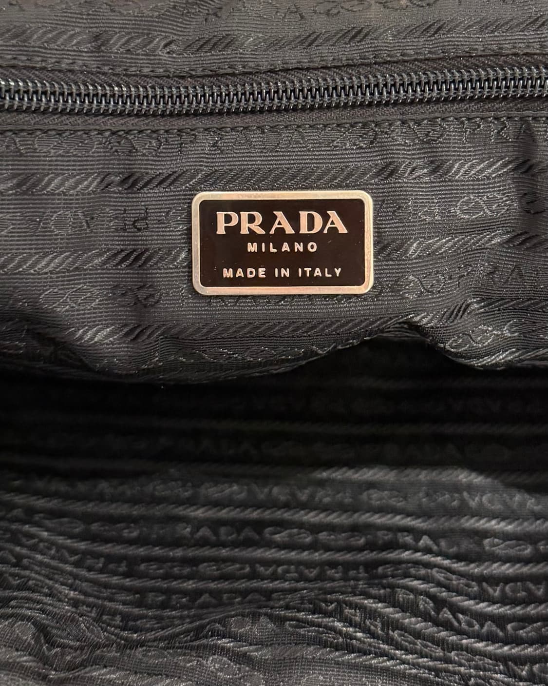 프라다 블랙 나일론 레더 퀼팅 트라이앵글 로고 토트백 상품이미지7