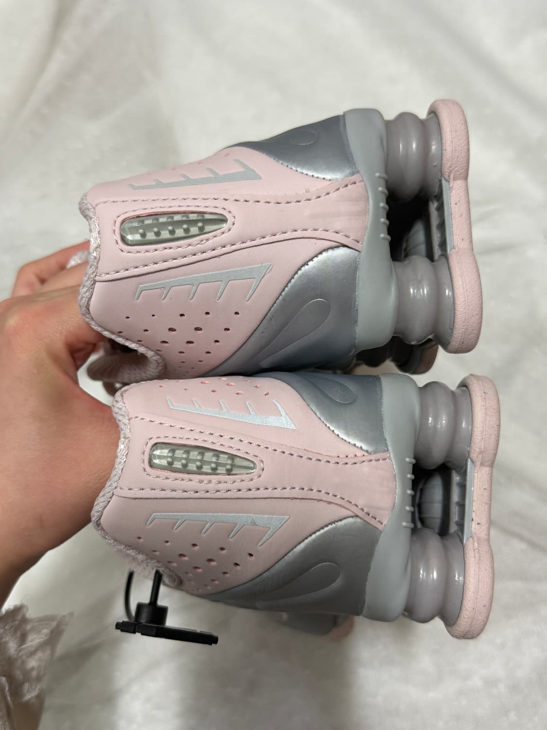 (W) 나이키 샥스 R4 베얼리 로즈 메탈릭 플래티넘 상품이미지7