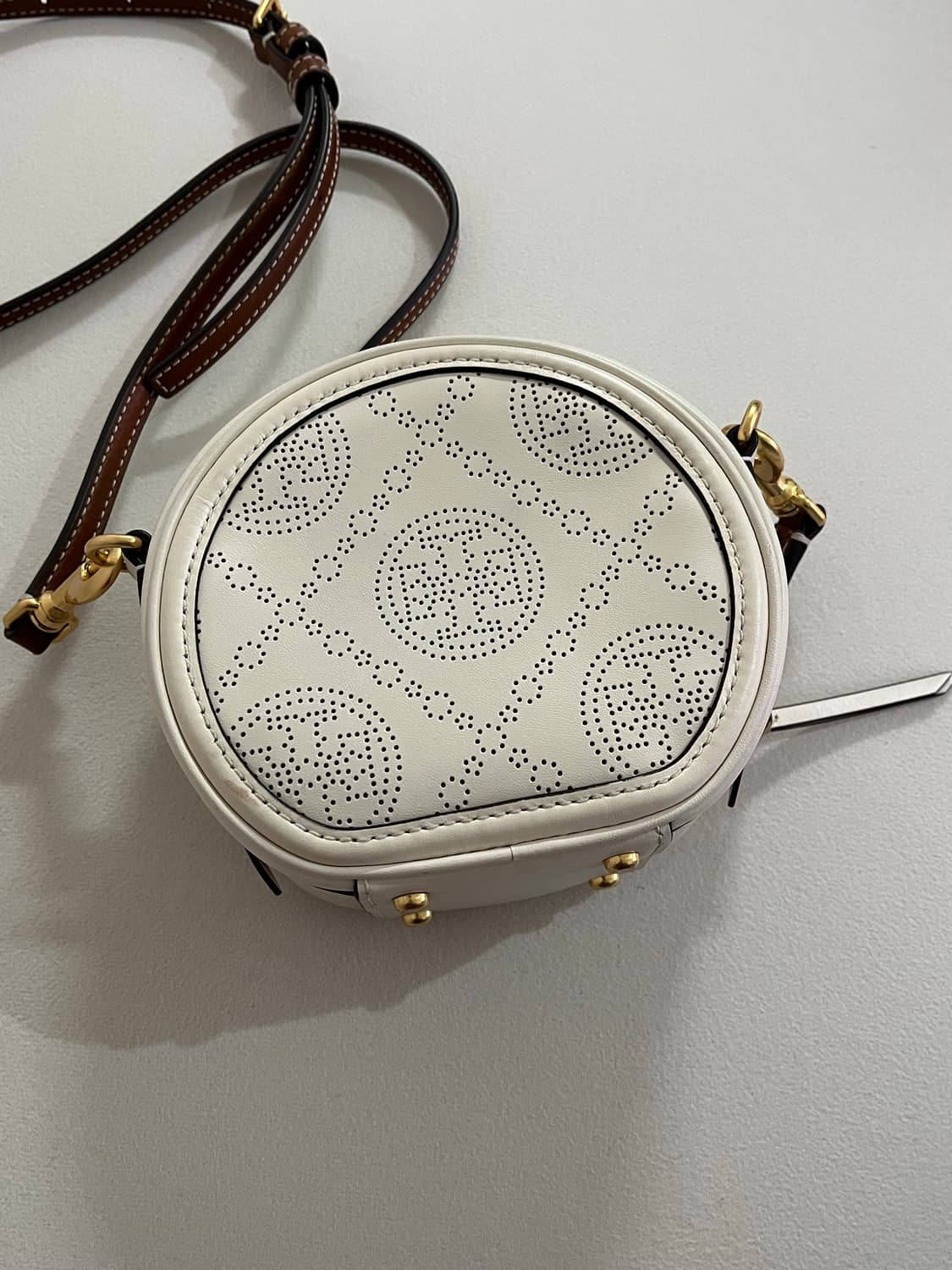 토리버치 아이보리 크로스백(실착용 2회) 상품이미지2