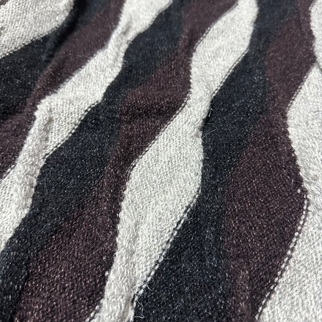 빈티지 웨이브 패턴 니트 상품이미지4