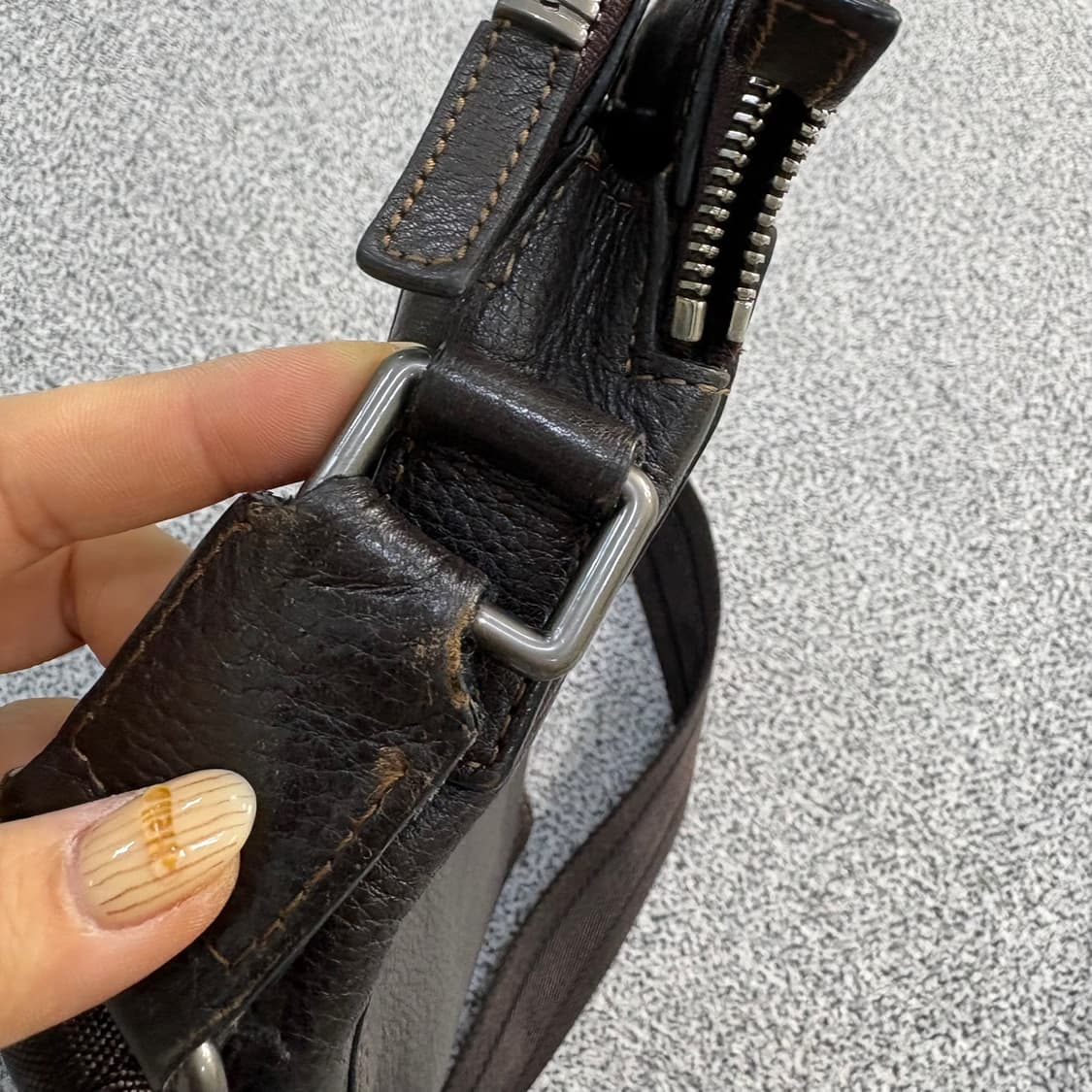 닥스 가죽 크로스백 0409J 상품이미지8