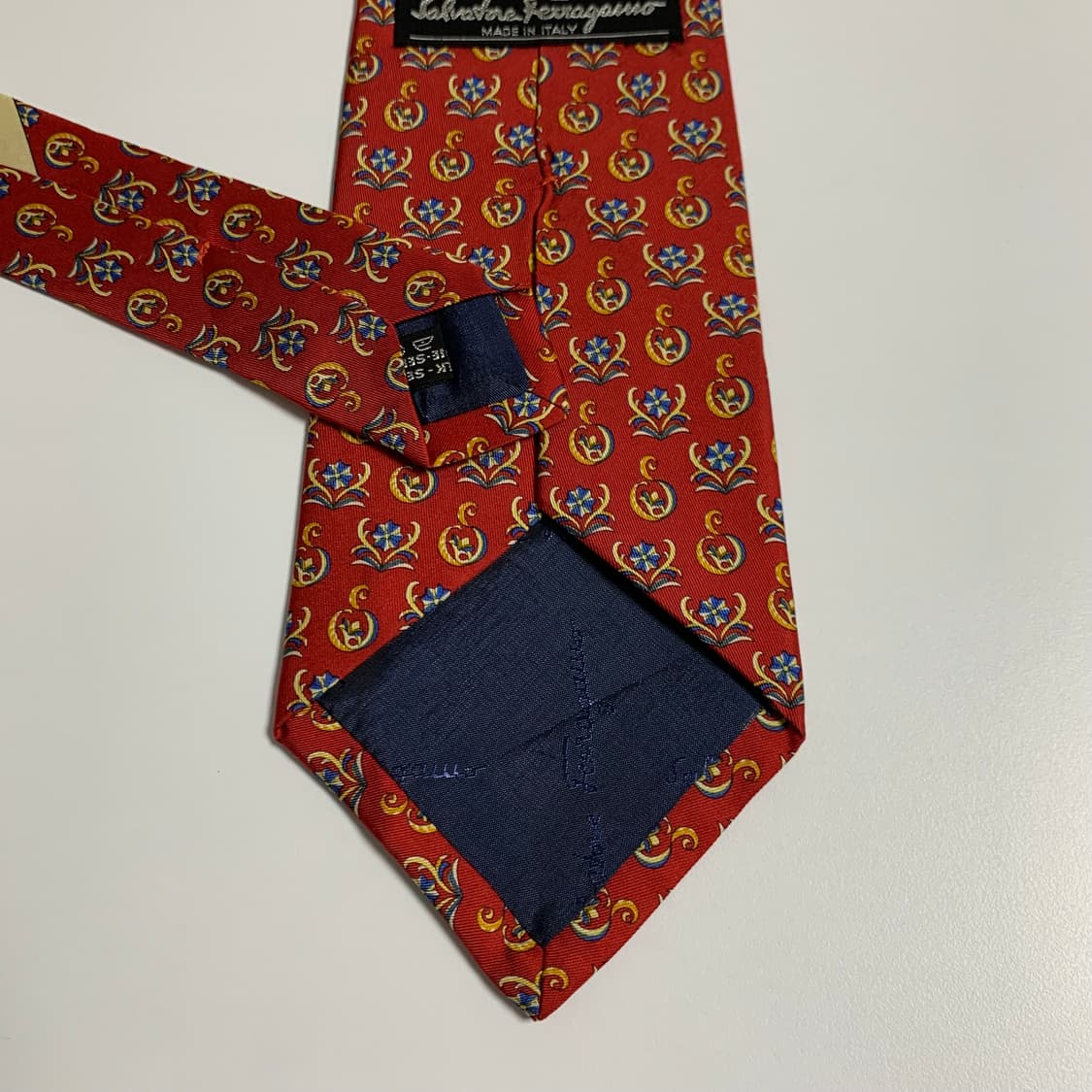 살바토레 페레가모(Ferragamo) 레드컬러 기하학적패턴 명품넥타이 상품이미지6