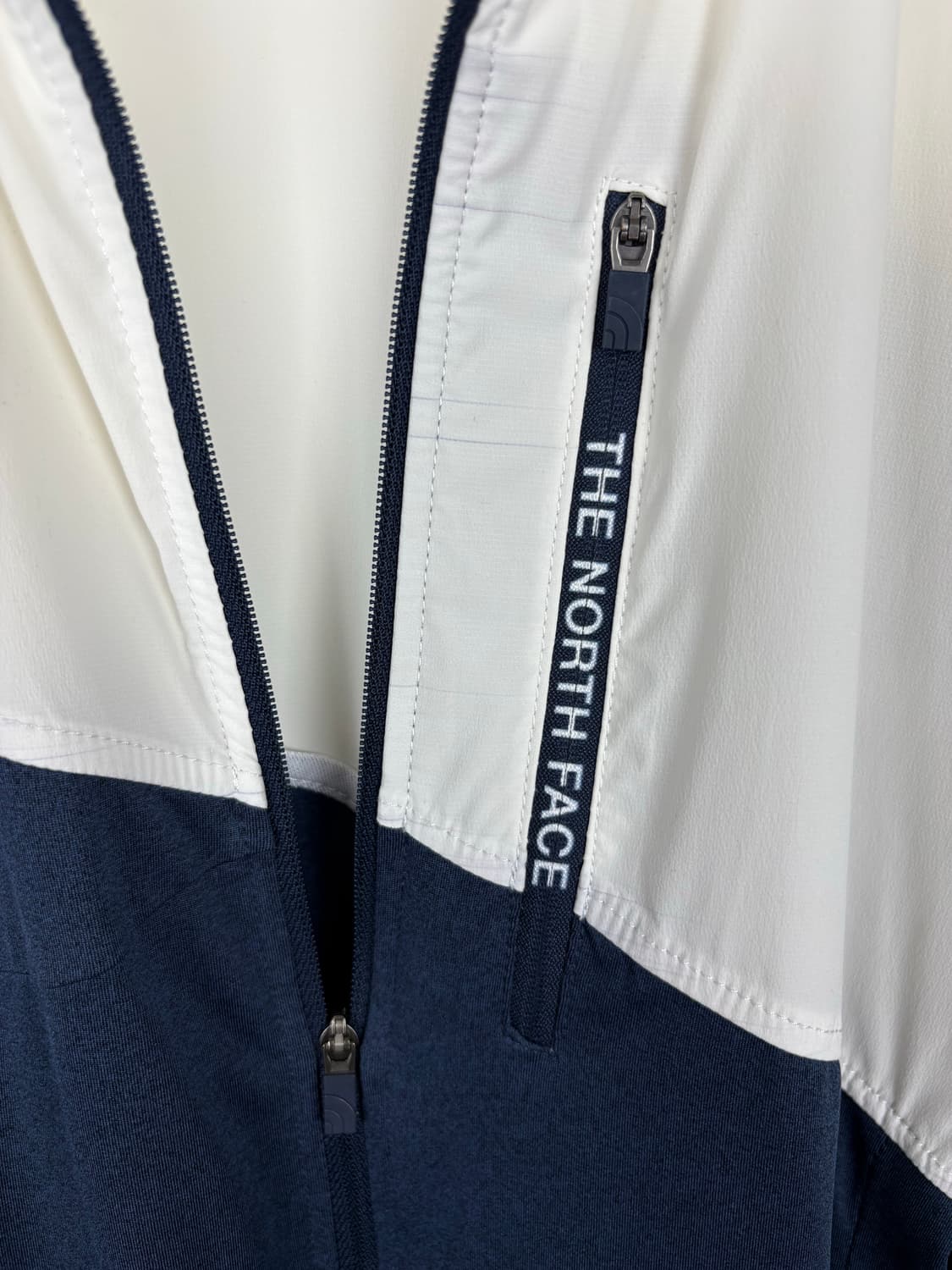 노스페이스 배색 바람막이 상품이미지4