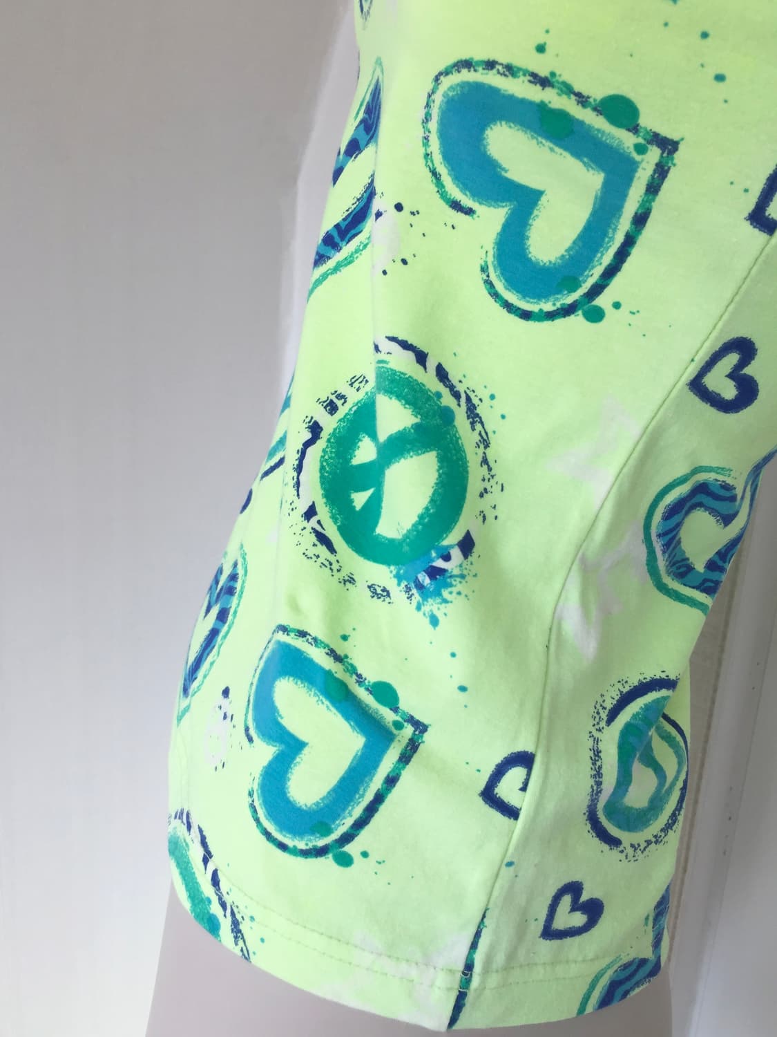 PINK  Neon Lime Peace Graphic Top 상품이미지4