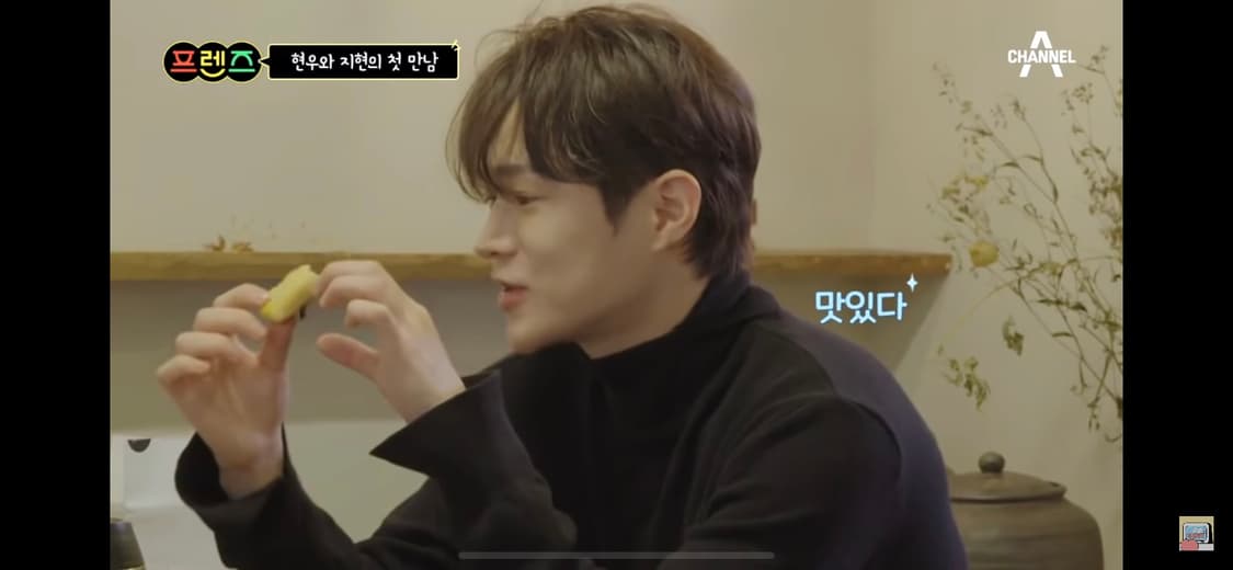 48) 노이어 캐시미어 슬릿 터틀넥 니트 블랙 상품이미지1