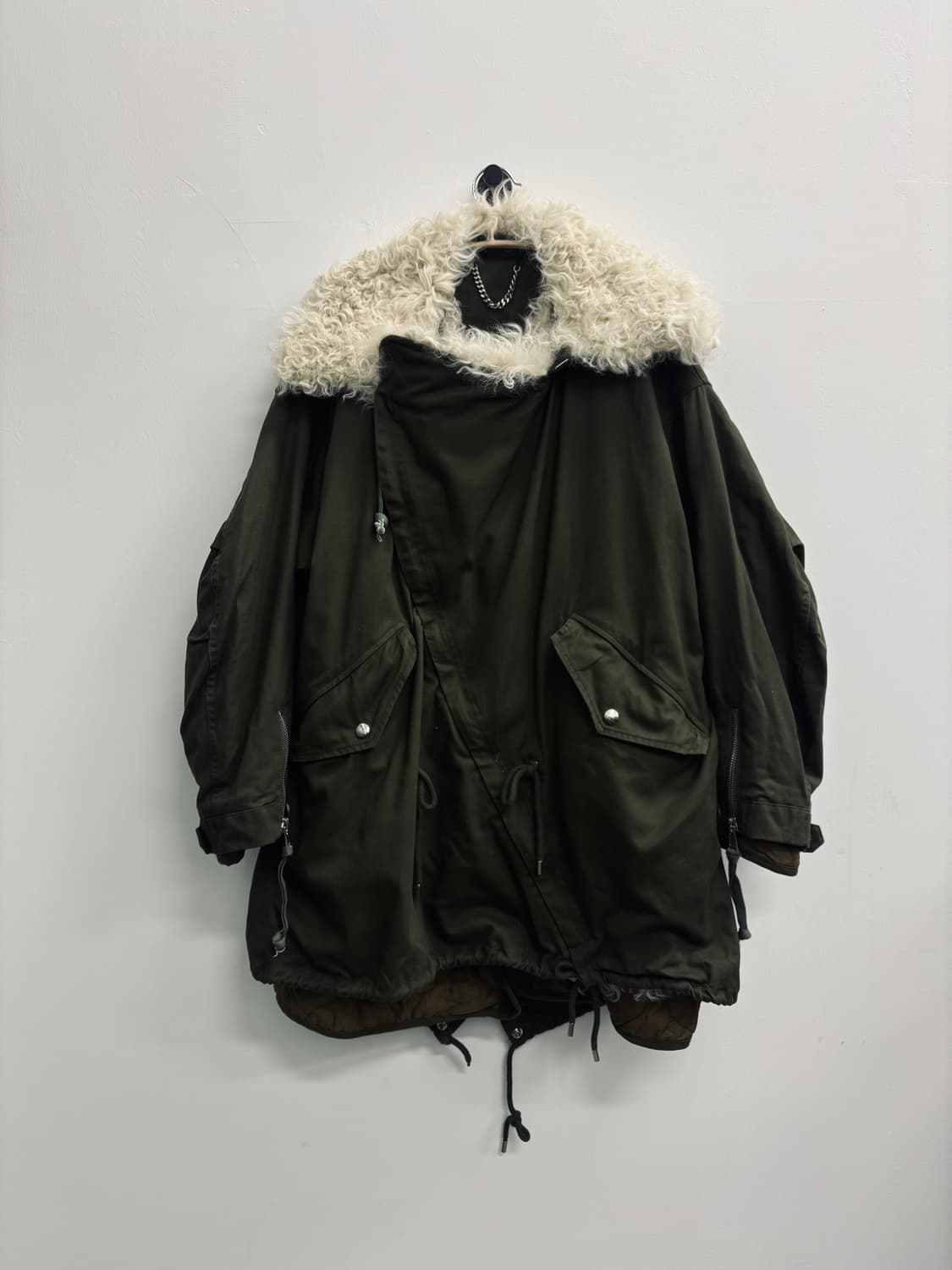 BALENCIAGA 발렌시아가 램 퍼 트리밍 오버사이즈 파카 상품이미지1