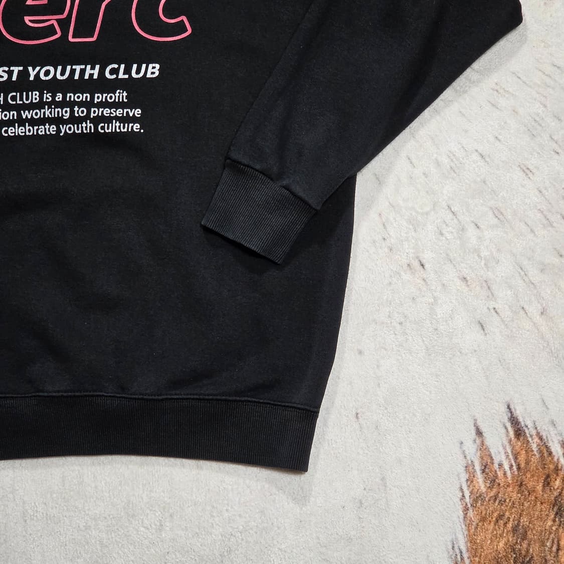 어커버 블랙 후드티 상품이미지3