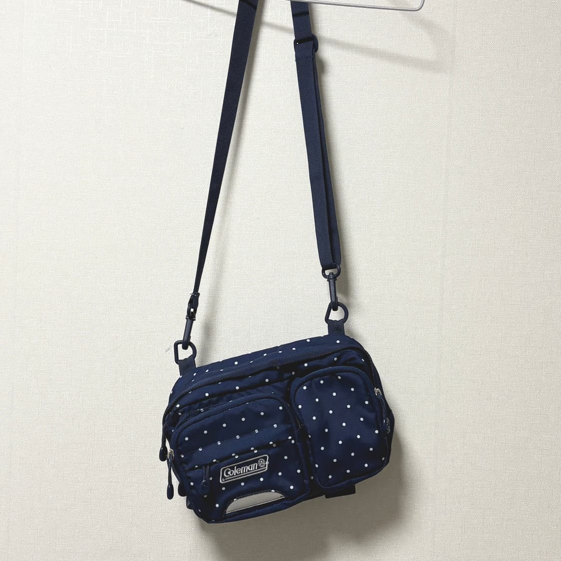 레어) 콜맨 도트 크로스백(네이비) 상품이미지1