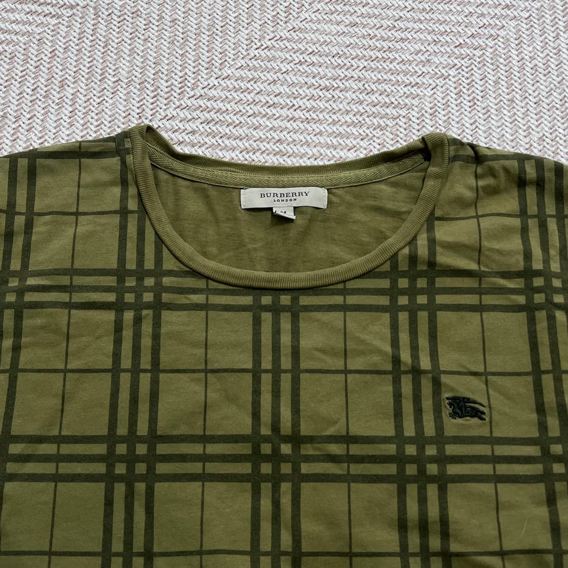 [정품] 버버리 올리브체크 라운드 긴팔티 [ M ] 상품이미지5