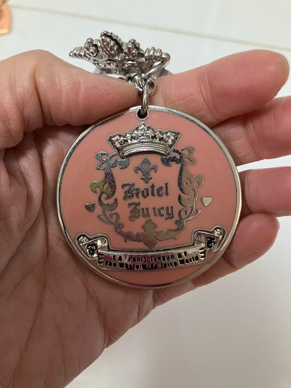 Juicy Couture 키링 참 희귀템 베이비핑크 에나멜 상품이미지4