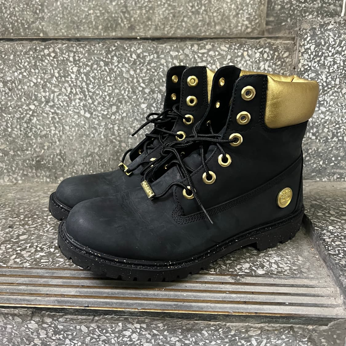 팀버랜드 헤리티지 6인치 블랙 누벅 부츠 상품이미지1