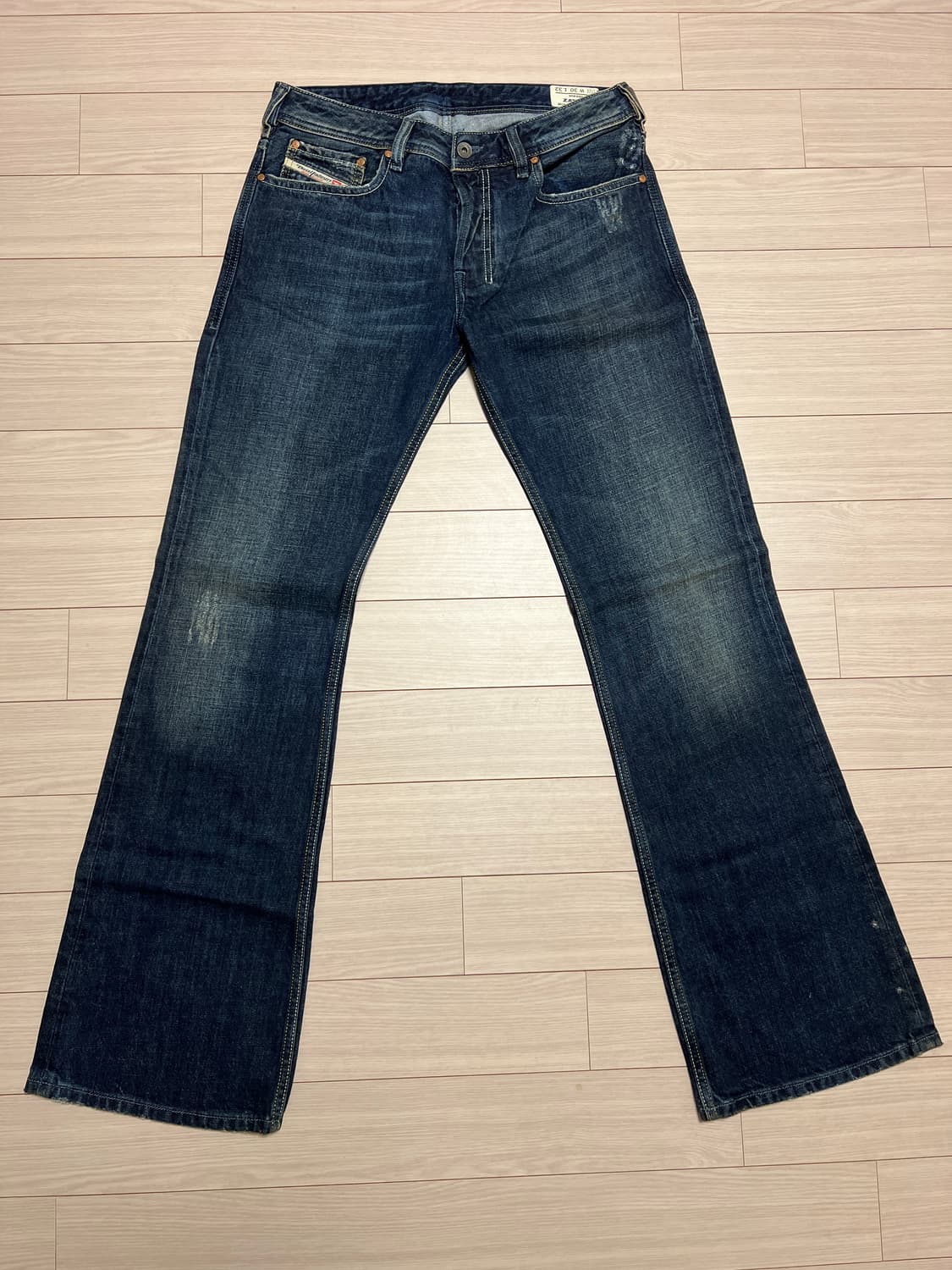 디젤 DIESEL ZATHAN 워시드 데님 팬츠 (W30 / L32)  상품이미지1