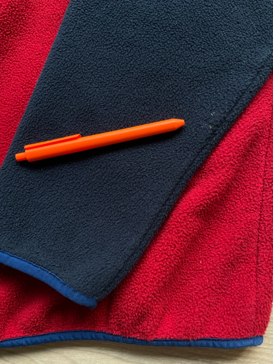 파타고니아 신칠라 레드 블루 플리스 켄달 제너 상품이미지8