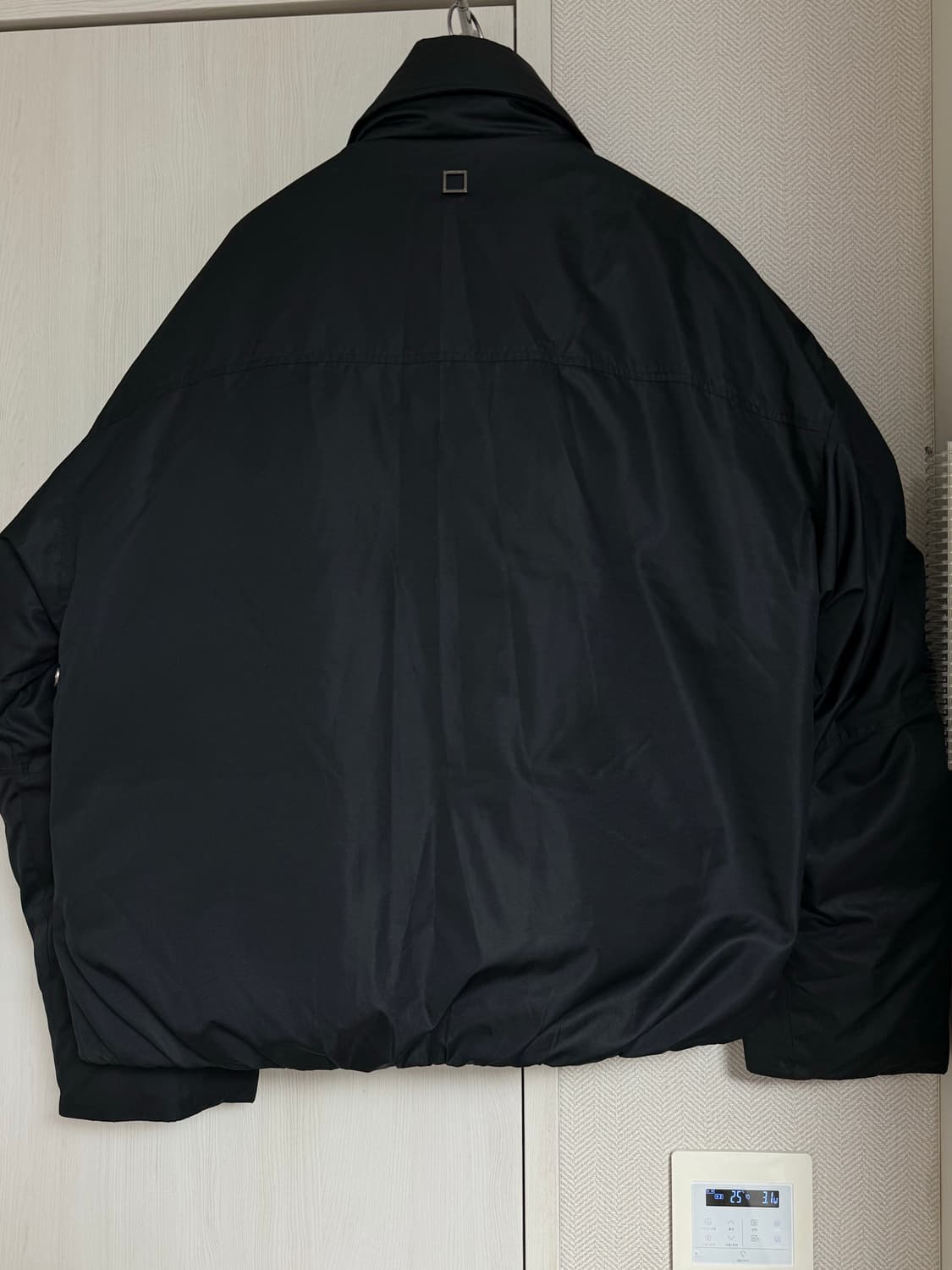 (48) 22fw 우영미 하이넥 구스다운 패딩 점퍼 블랙 상품이미지2