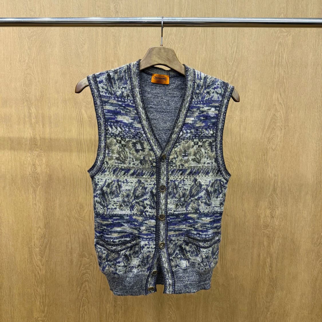 미쏘니 패턴 니트 베스트 버튼 가디건 포켓 디테일 레귤러핏 브라운 상품이미지2