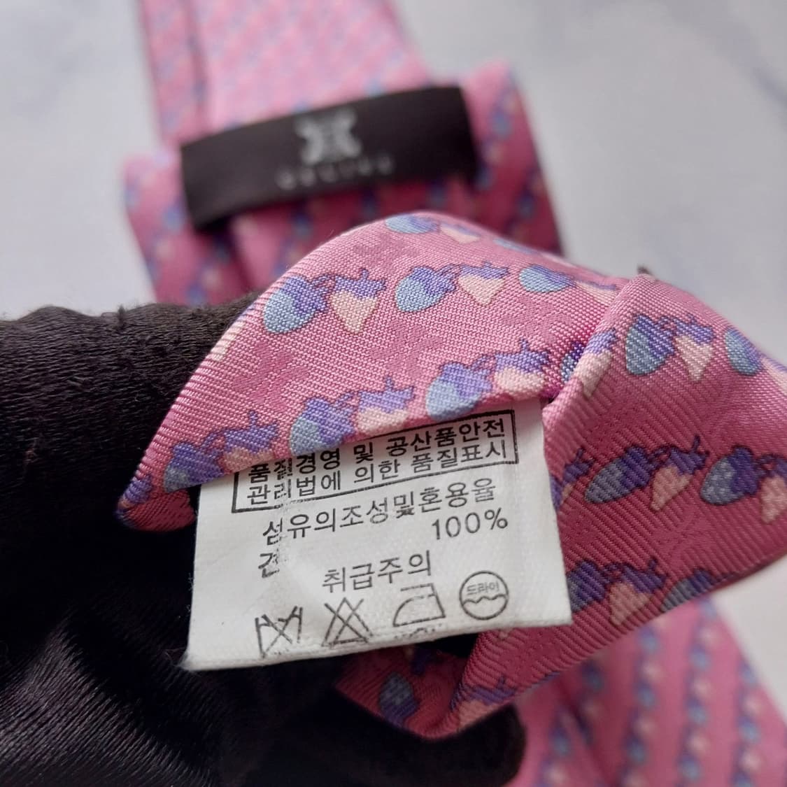 셀린느 핑크 딸기 모티브 패턴 넥타이 8.9cm A+~A등급 K2436
 상품이미지7