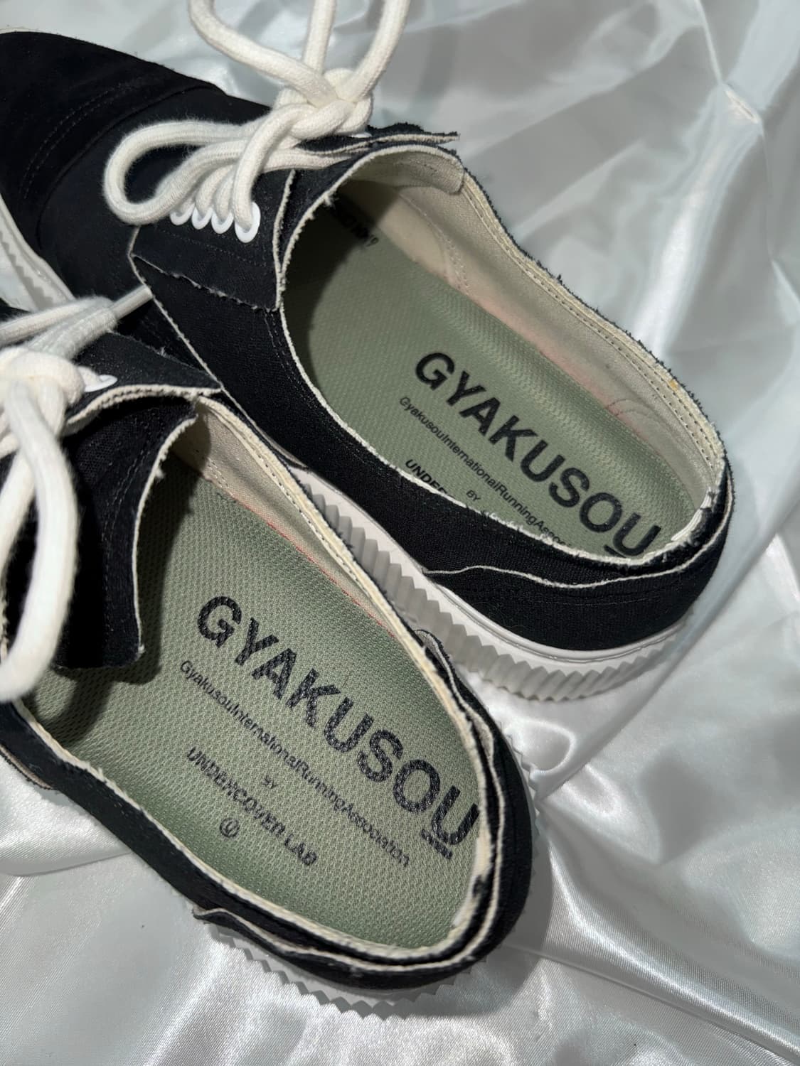 언더커버리즘 블랙 캔버스 로우탑 스니커즈 (260mm) 상품이미지5