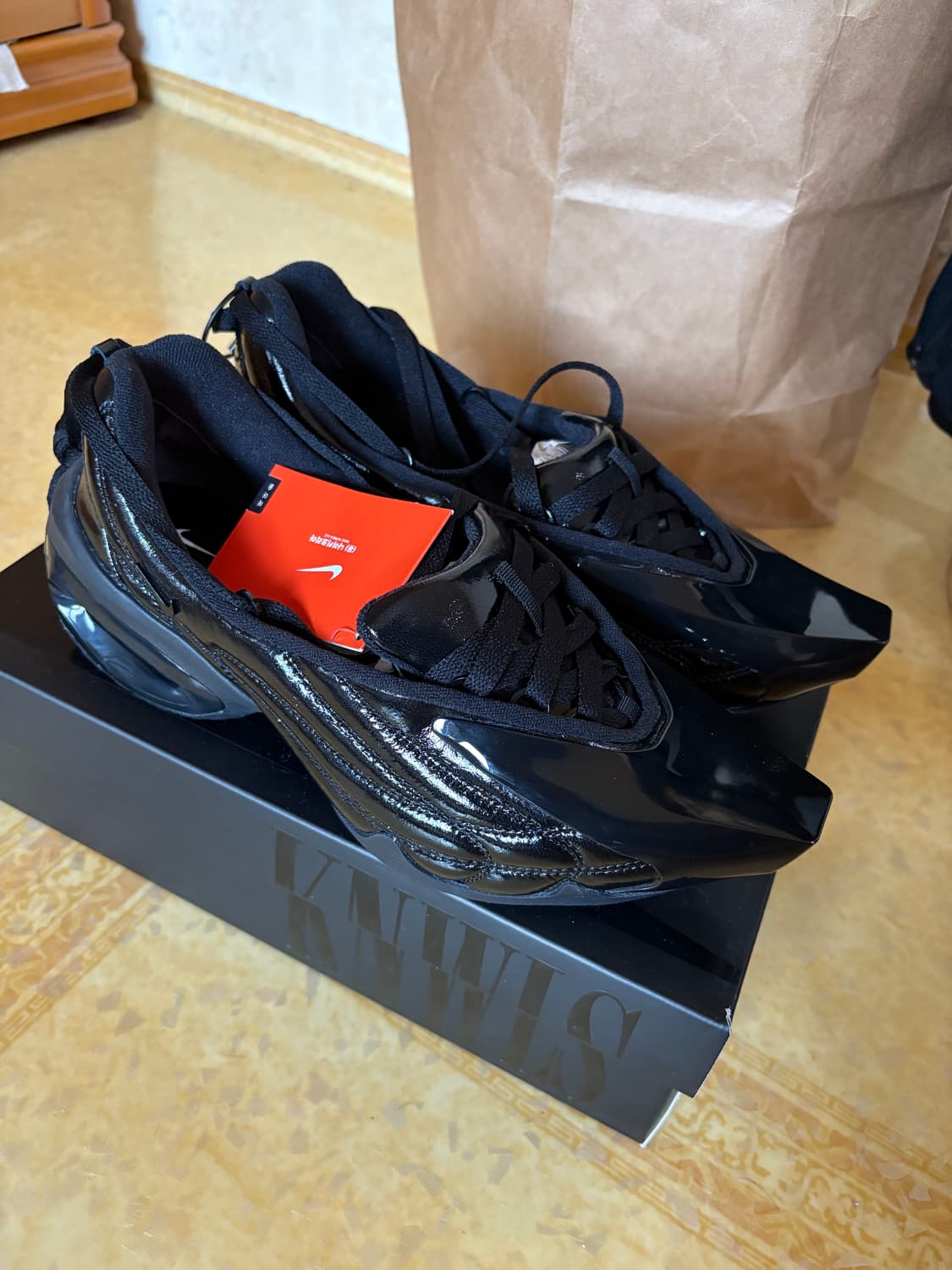 나이키x노울스 에어맥스 뮤즈 느와르 240 상품이미지2