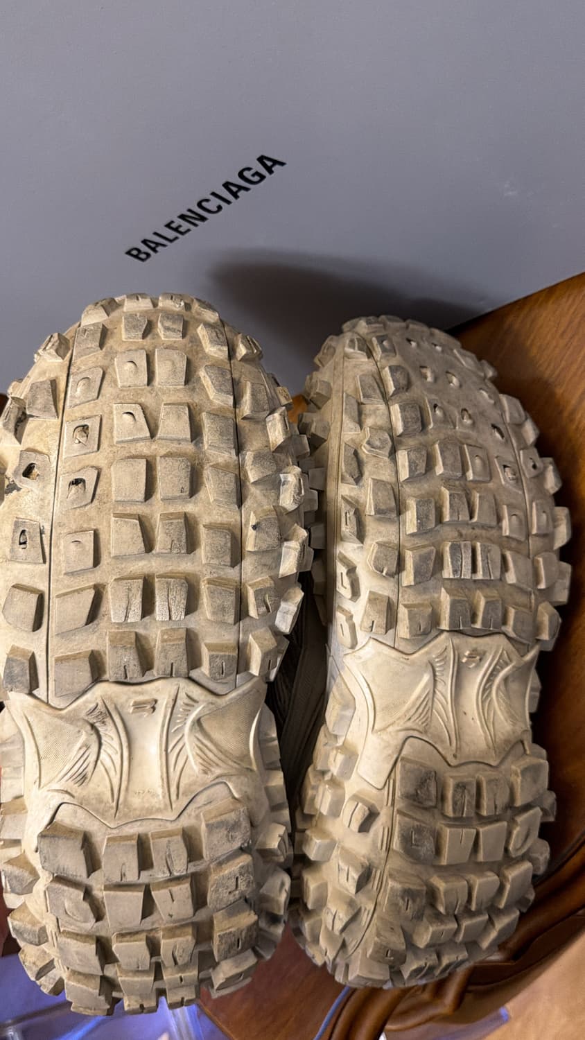 발렌시아가 디펜더 풀박스 상품이미지4