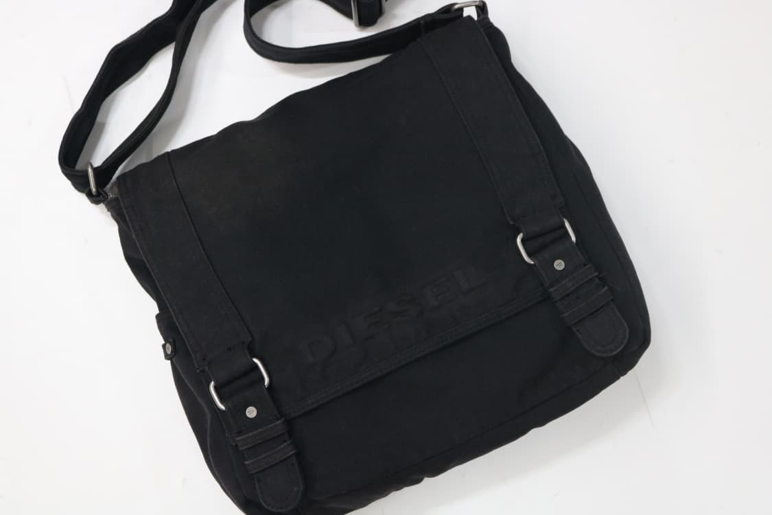 DIESEL 디젤 빈티지 엠보 로고 블랙 캔버스 메신저백 상품이미지4