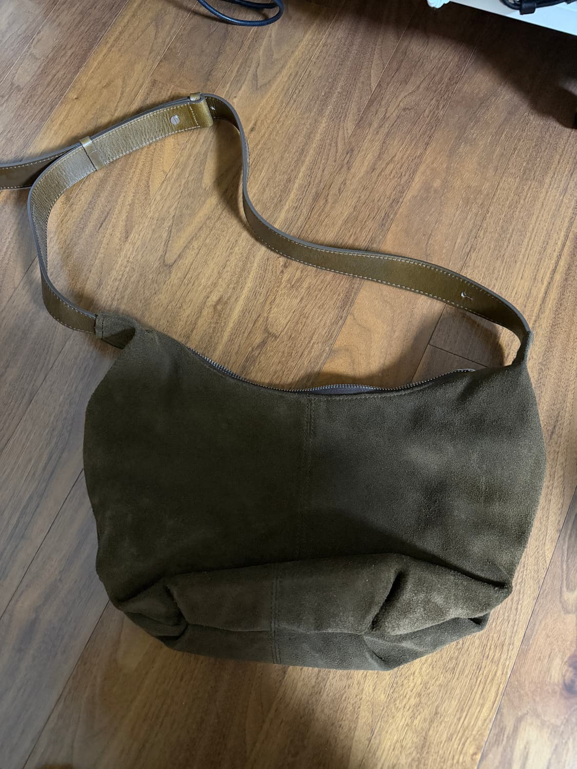 낫띵리튼 스웨이드 호보백 상품이미지1