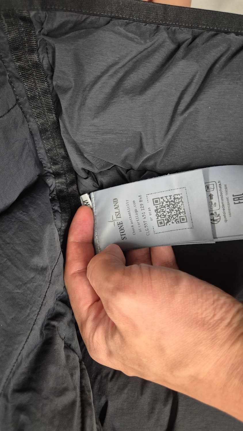 스톤아일랜드 심리스 다운 블랙 24fw M사이즈 상품이미지2