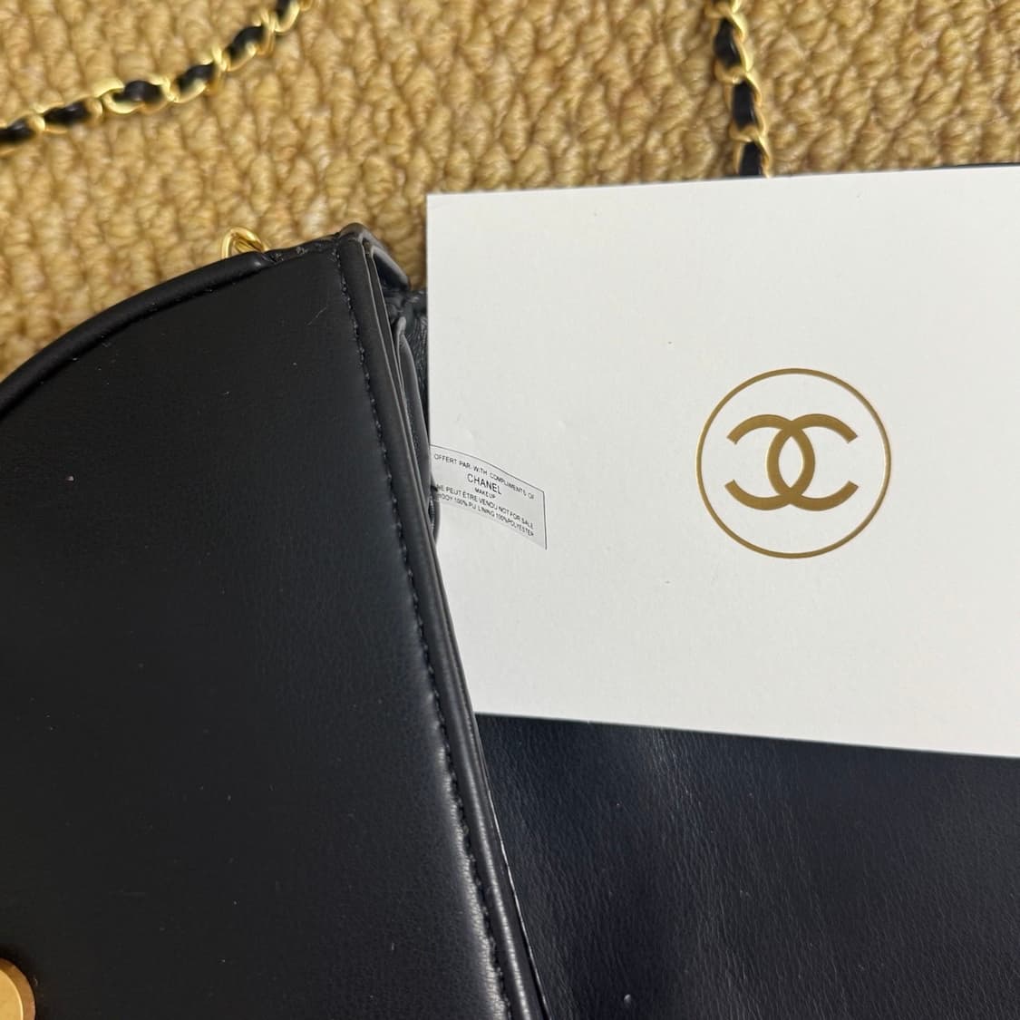 샤넬뷰티 클래식 골든 글로브 새들 백 블랙 리미티드 상품이미지7