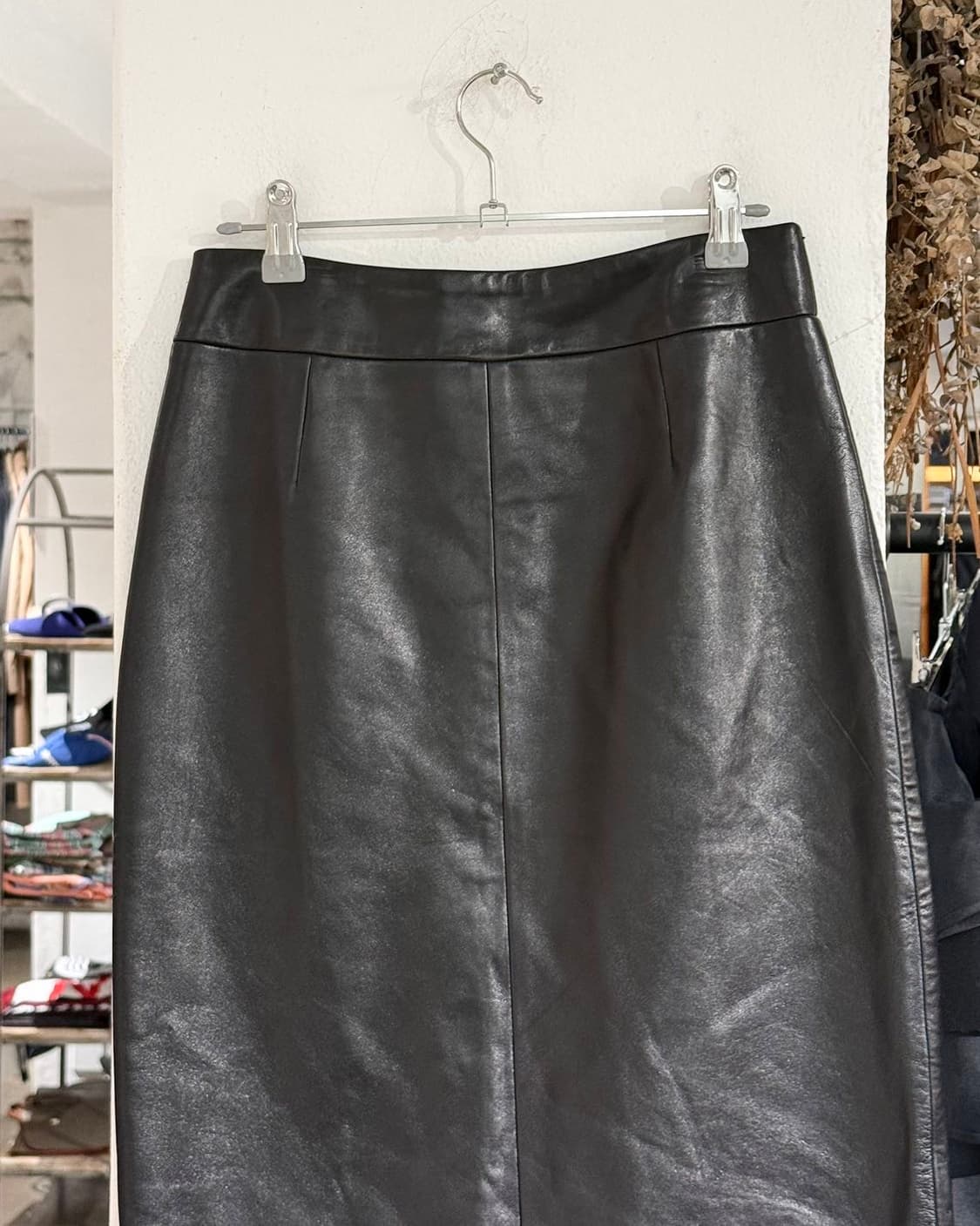 산드로 블랙 램스킨 스냅버튼 미디 스커트 상품이미지5