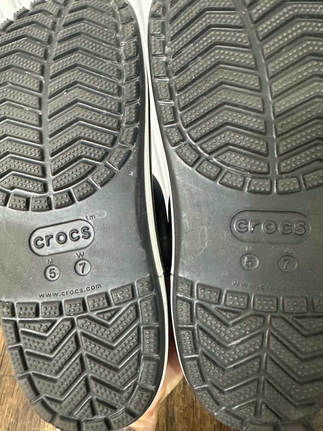 크록스 스누피 블랙 235-240 상품이미지7