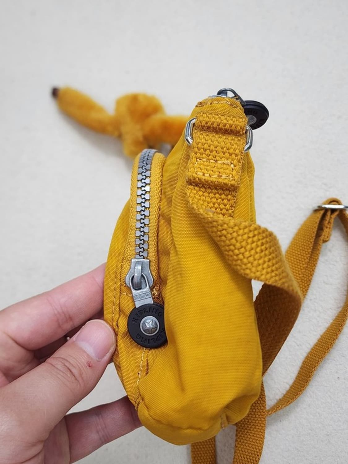 KIPLING 머스타드 미니 크로스백 상품이미지4