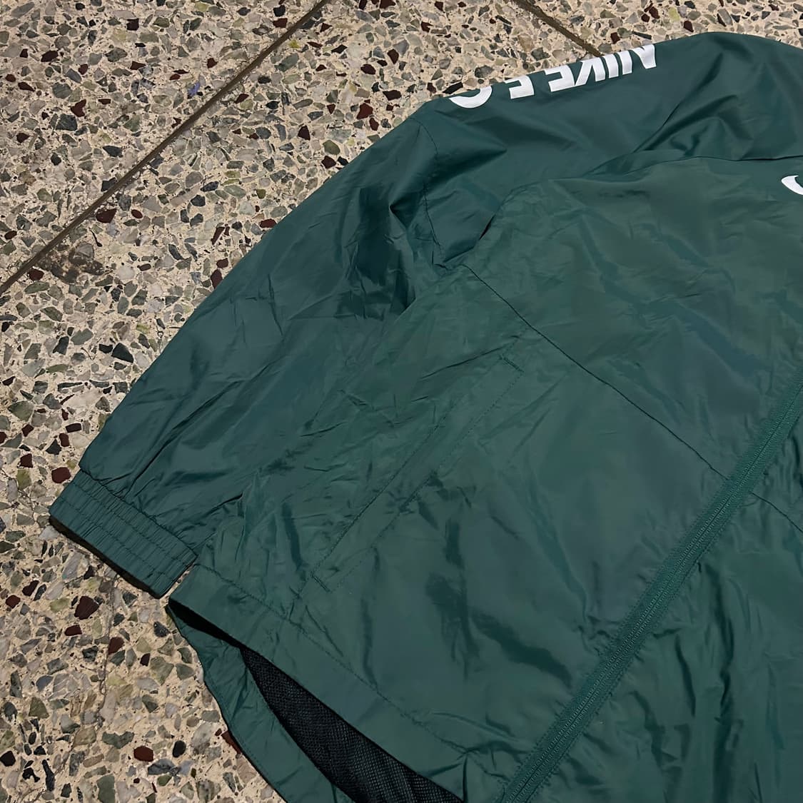 나이키(NIKE) 그린 빅로고 후드 바람막이 상품이미지3