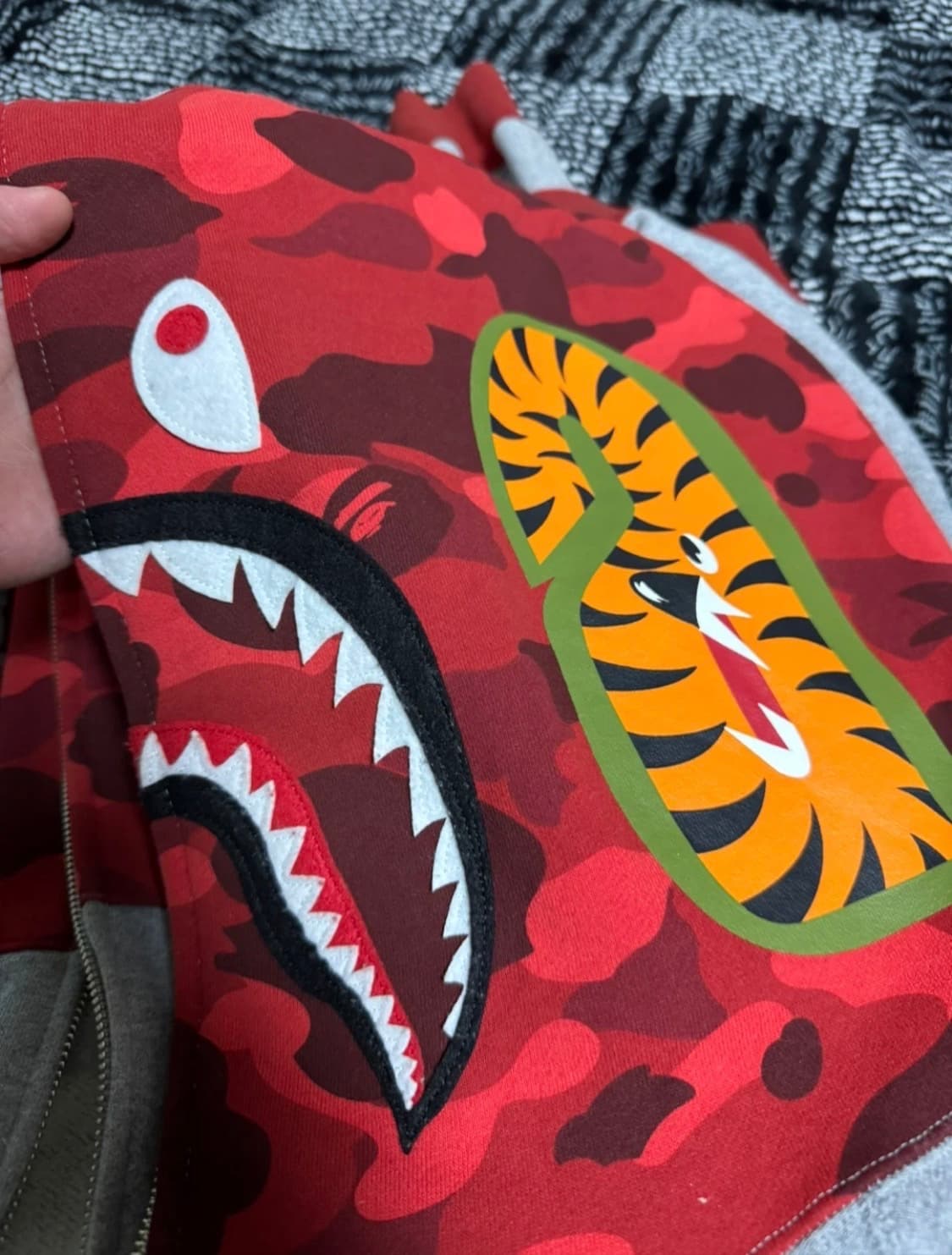 100%정품 베이프 반반 샤크 후드집업 적계 L 상품이미지3