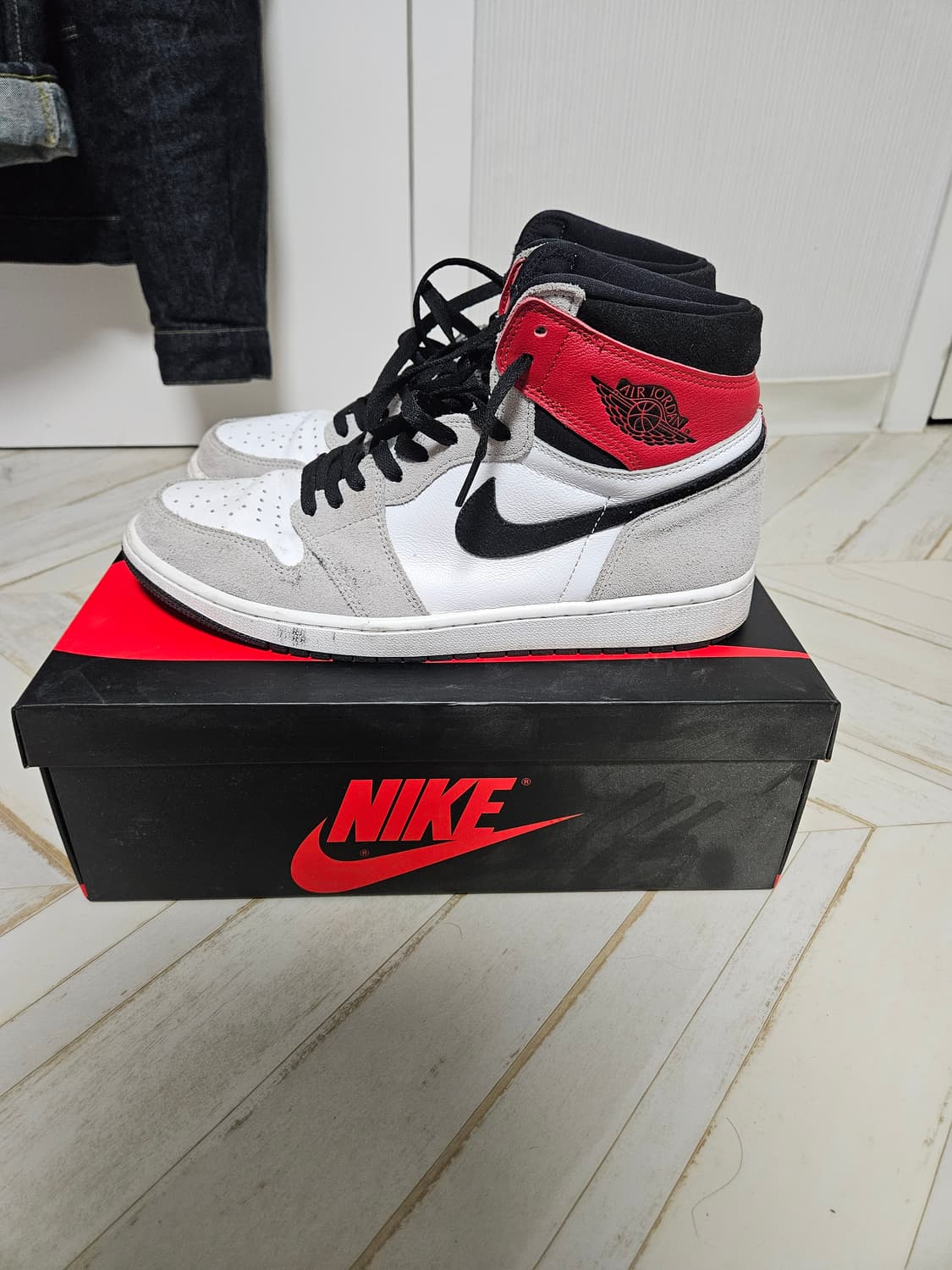 조던 1 레트로 하이 OG 라이트 스모크 그레이 300 상품이미지1