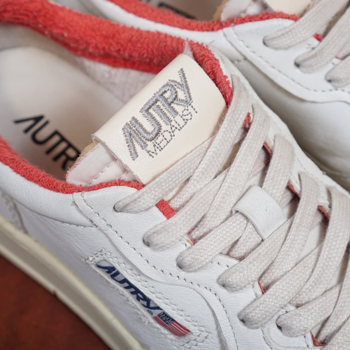 오트리 메달리스트 레더 스니커즈 상품이미지4