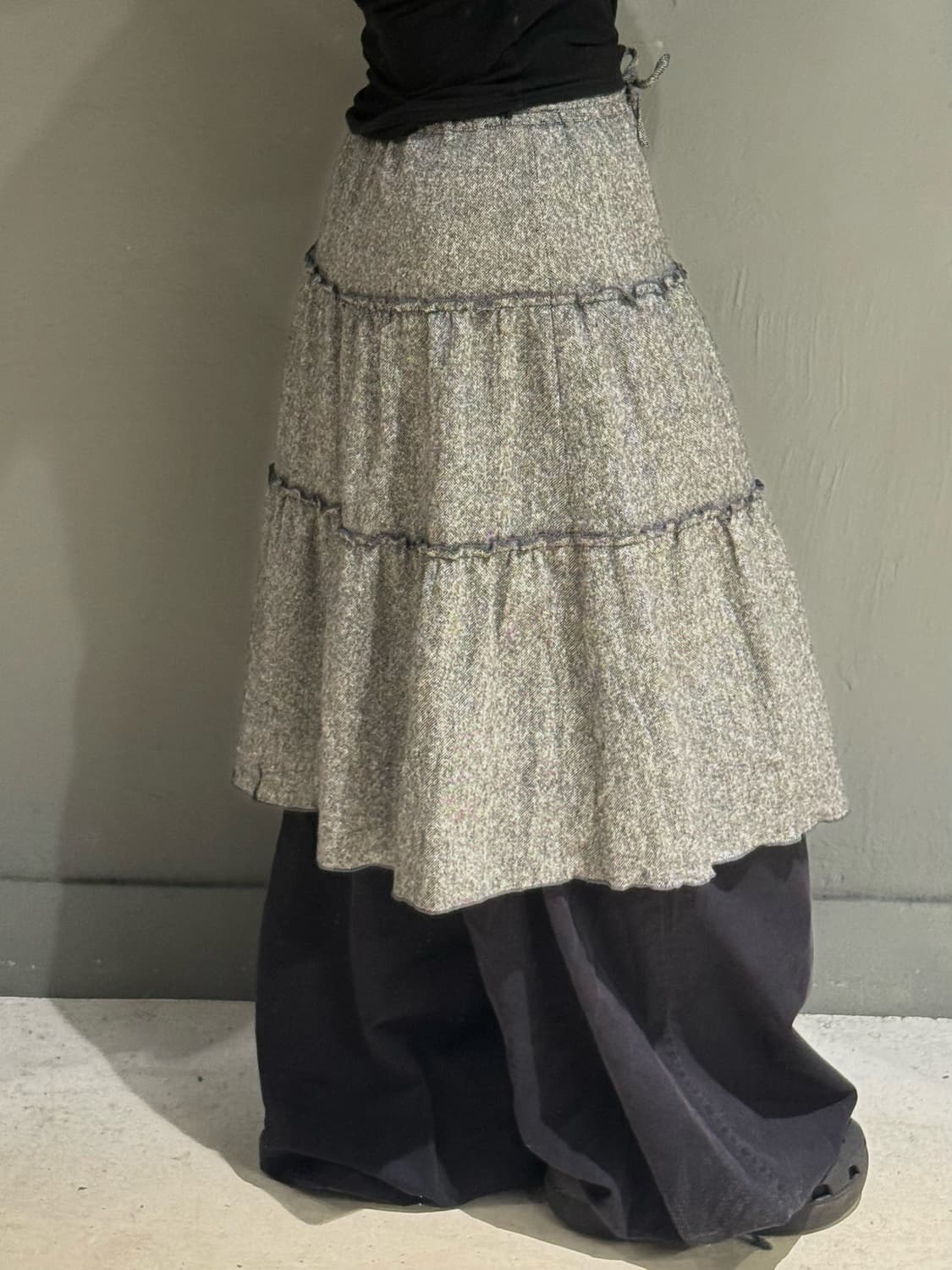 bokasi frill detail midi skirt 상품이미지1