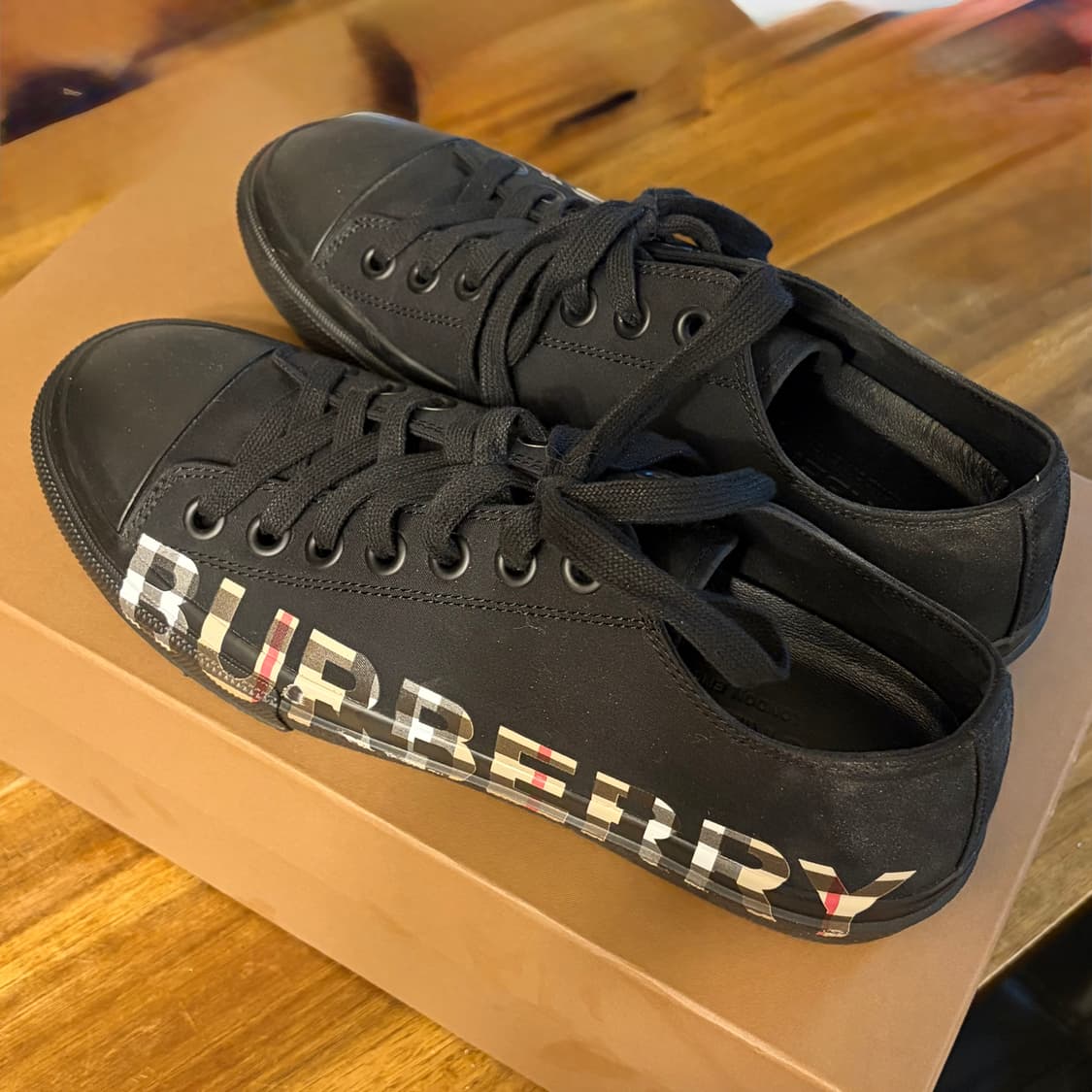 버버리 로고 로우탑 스니커즈 상품이미지1
