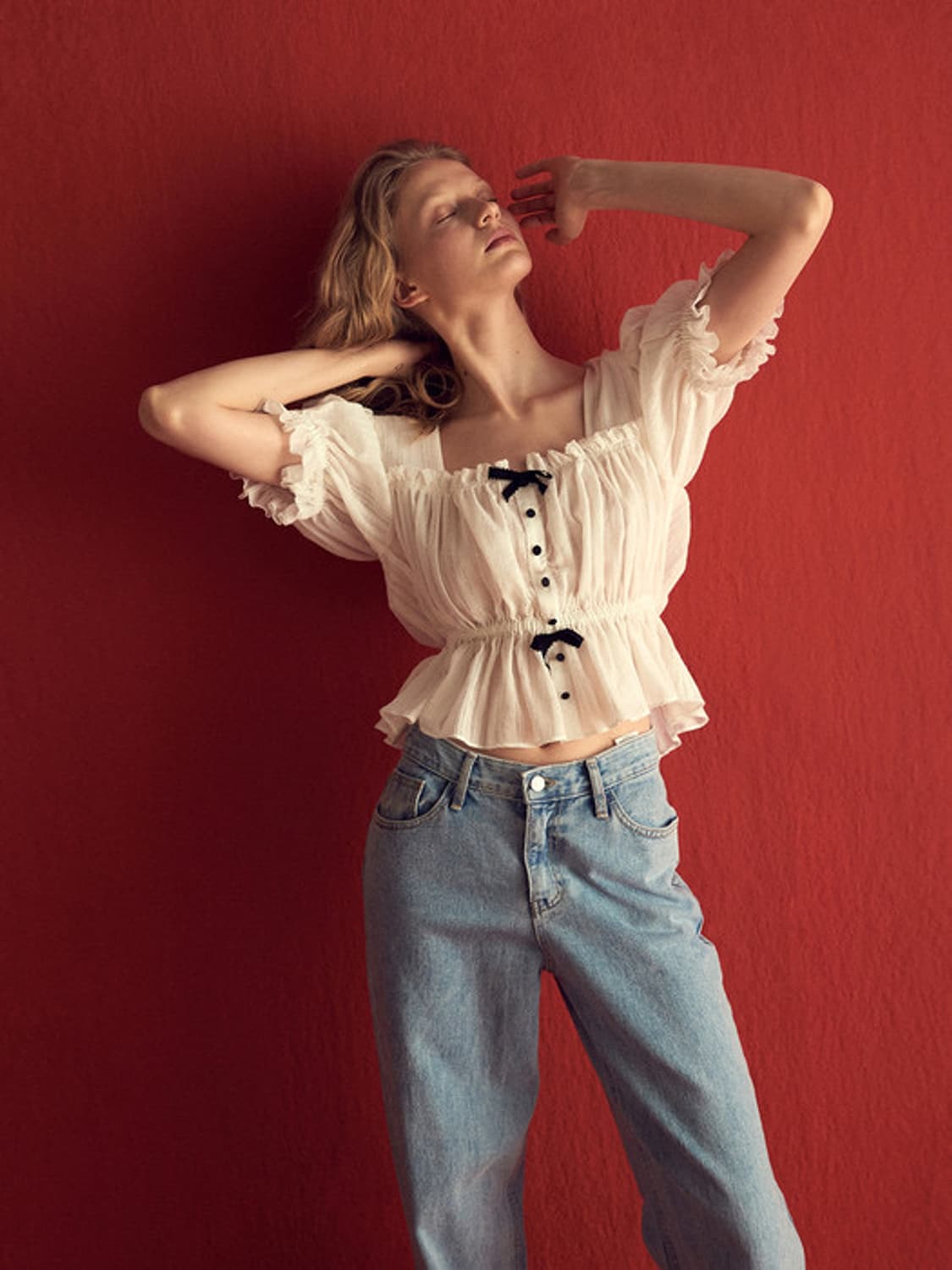 쟈니헤잇재즈 리본 셔링 코튼 블라우스 - 화이트 상품이미지5