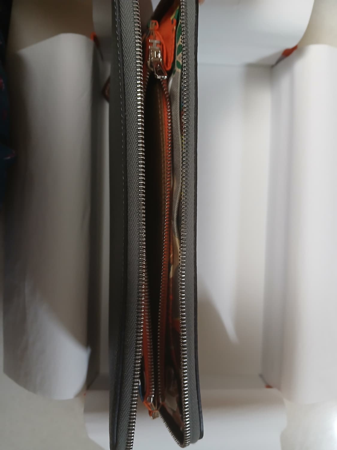 정품 새제품 에르메스 실크인 클래식 지퍼 장지갑 에버컬러 그리스 메이어 상품이미지4