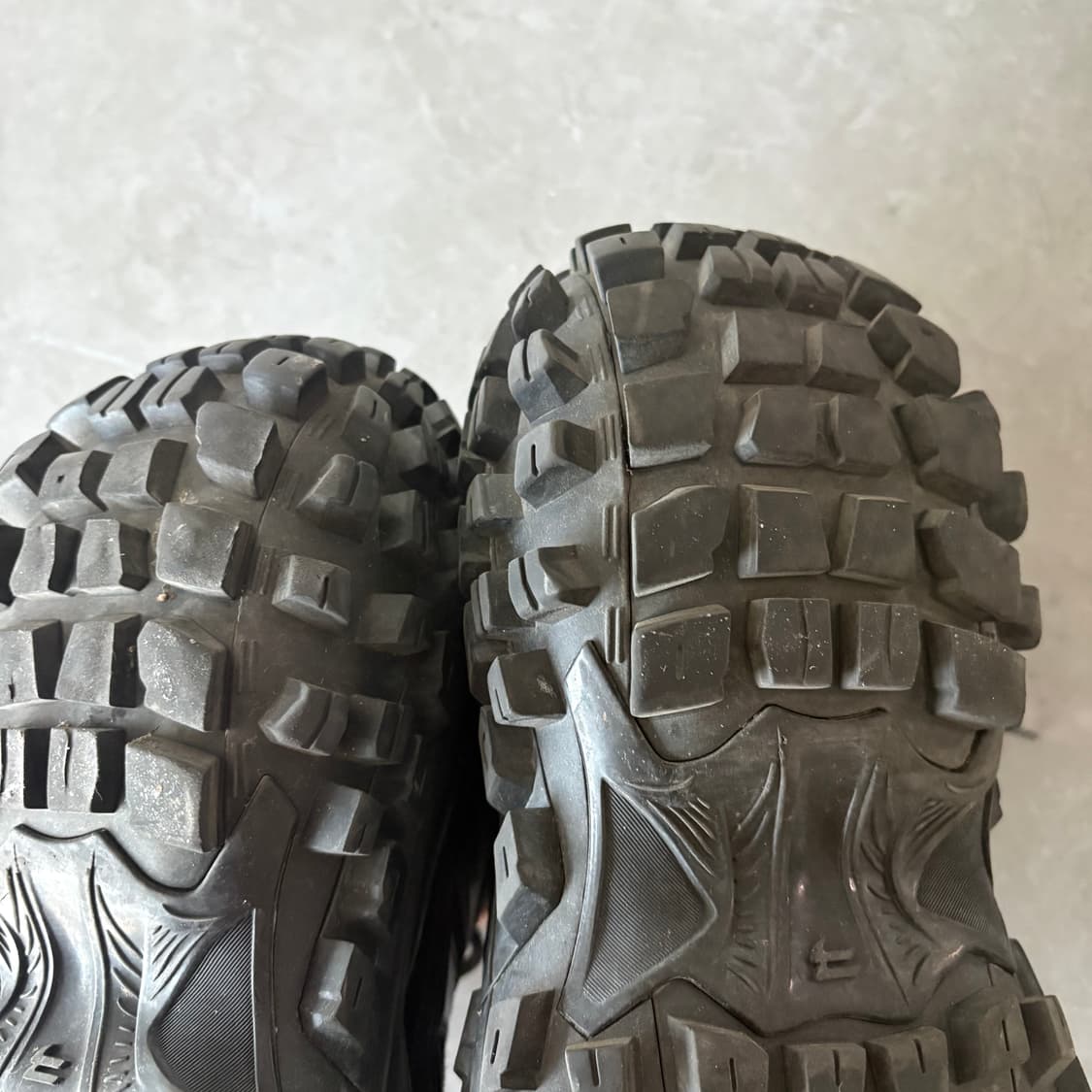 발렌시아가 디펜더 43 상품이미지2