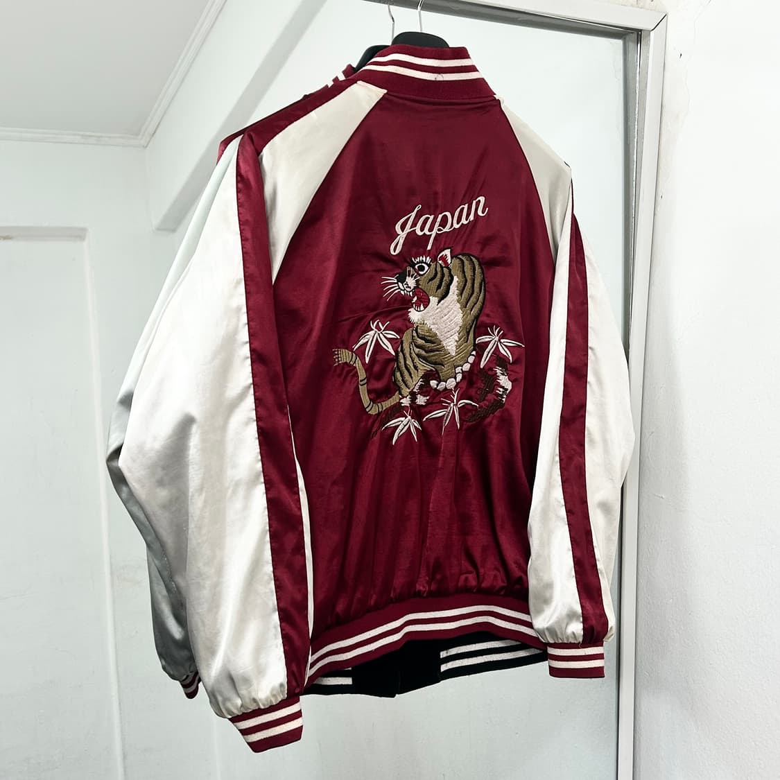 리버시블 벨벳 자수 스카쟌 자켓 상품이미지2