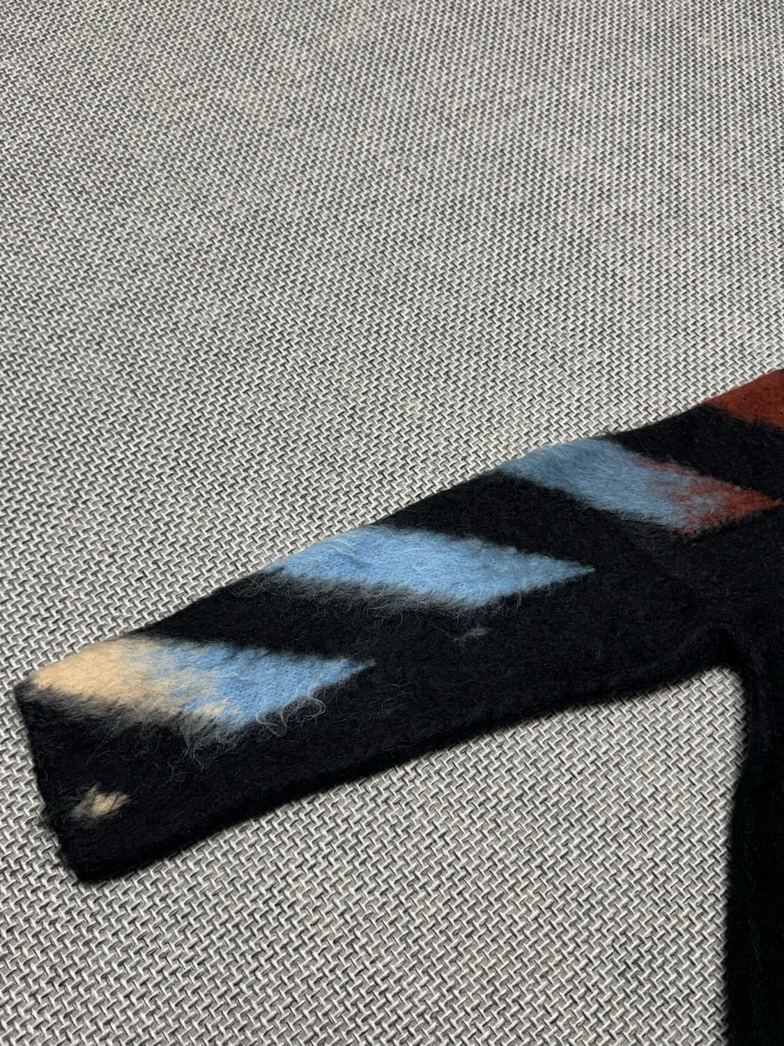 오프화이트 모헤어 니트 상품이미지4