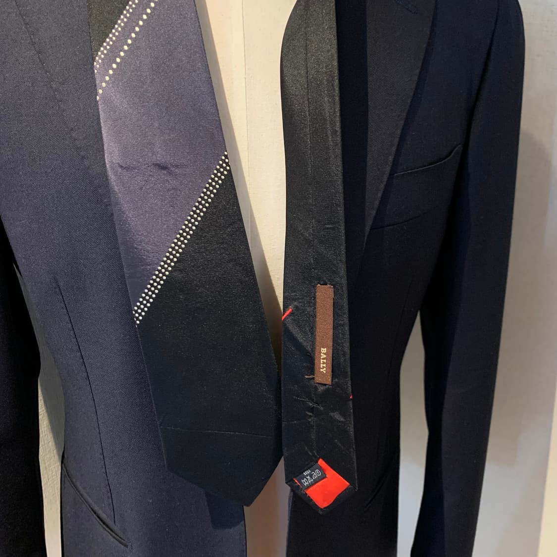 발리(BALLY) 블랙 도트 스트라이프 100실크 명품넥타이 A+등급 상품이미지2