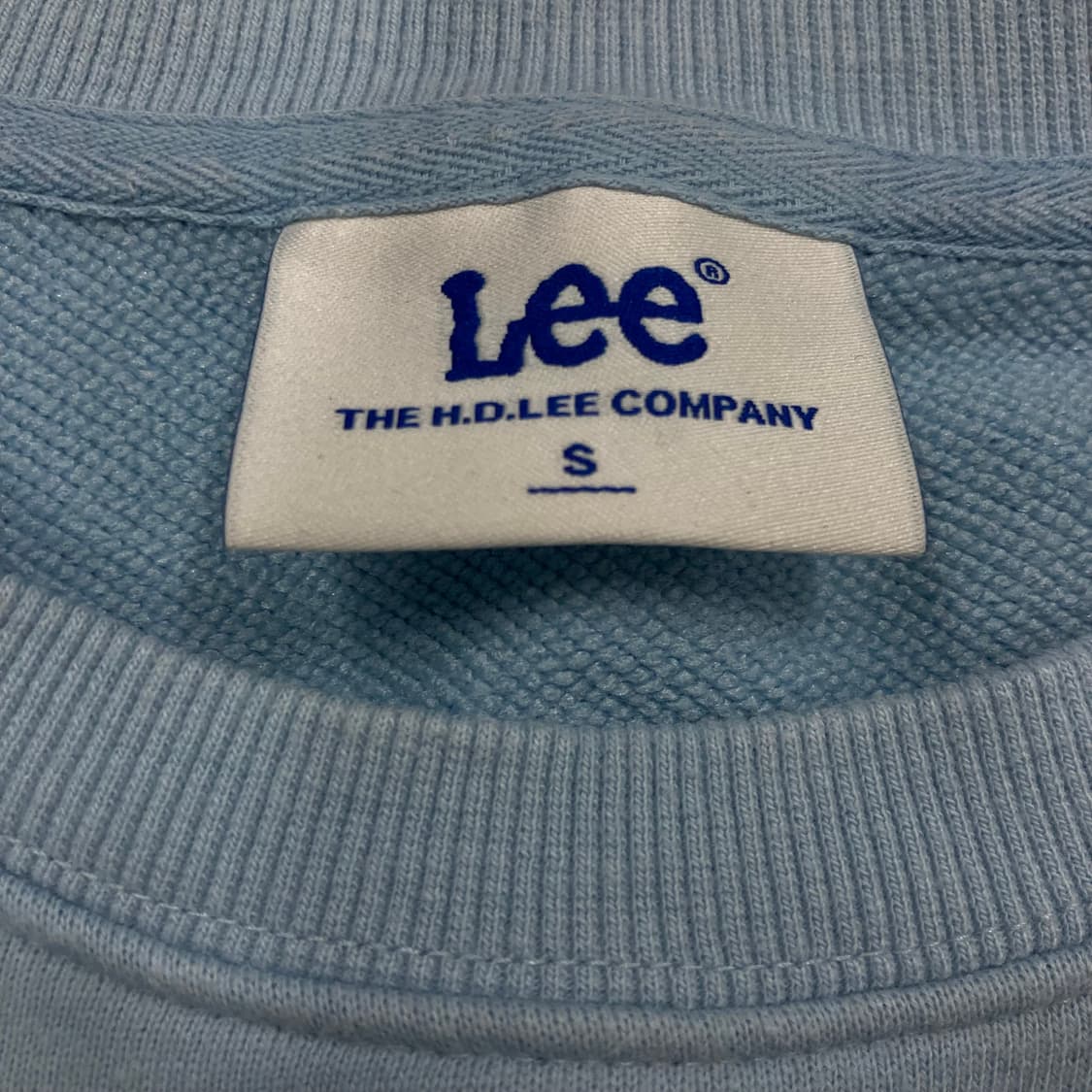 Lee 스카이 컬러 스몰 로고 미니멀 맨투맨 상품이미지3