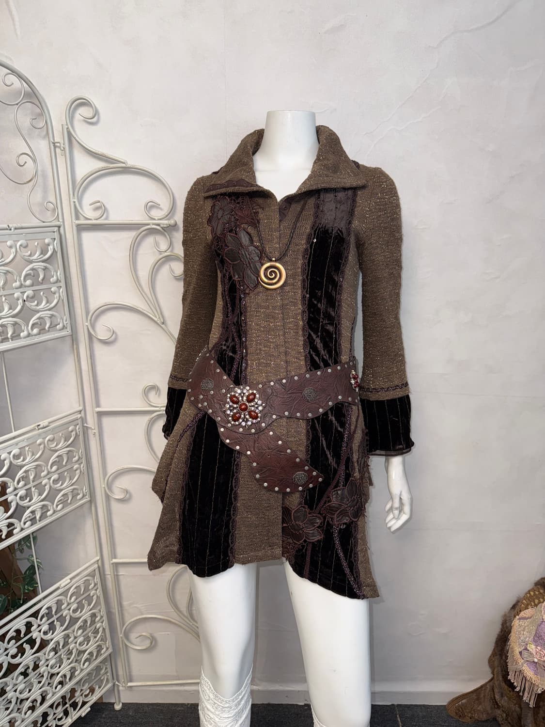 Brown oriental flower velvet knit ops 상품이미지1