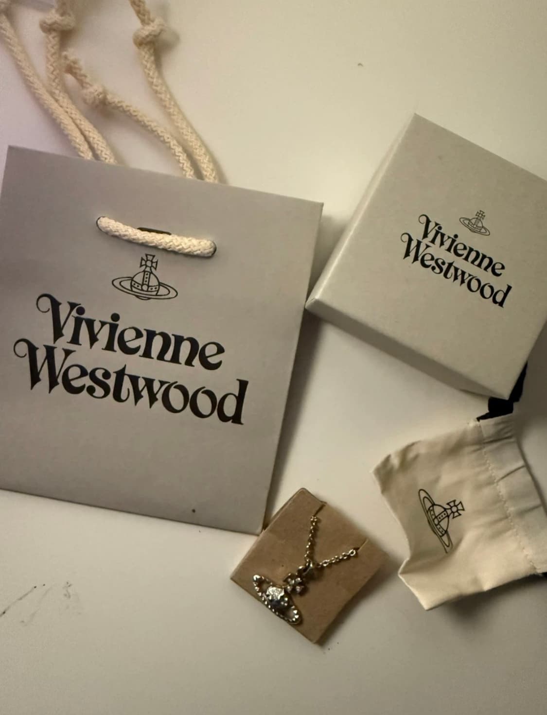 비비안웨스트우드 미니 바스 릴리프 목걸이 상품이미지1